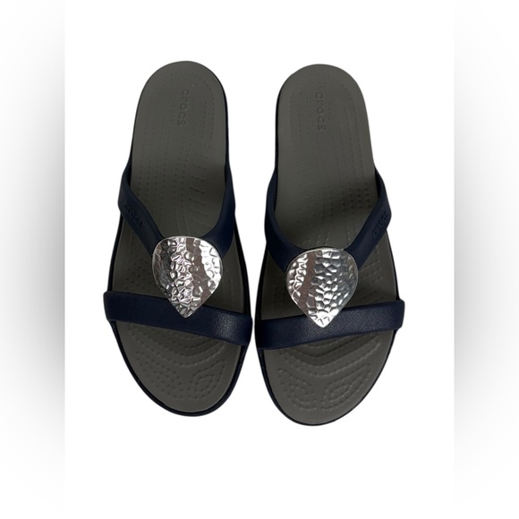 Crocs Sanrah Hammered Silver Tear Drop Slide On Sandals Size 5 Retired Blue EUC - Picture 1 of 10